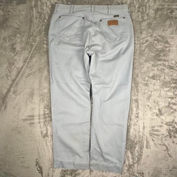 Vintage 90’s Wrangler Light Wash Blue Denim Jeans Style 013TLBL Size 38x32 - Picture 2 of 7